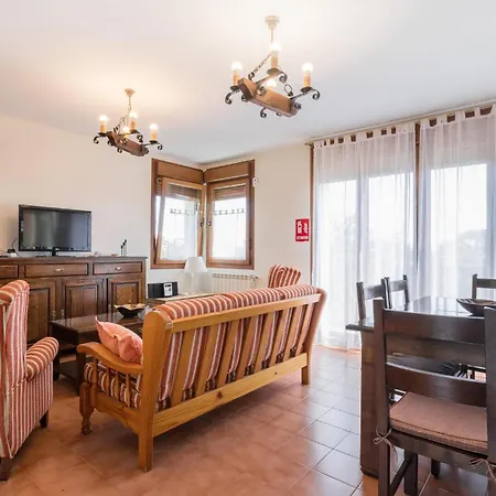 Pet Friendly In With Kitchen *