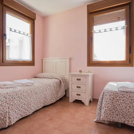Pet Friendly In With Kitchen