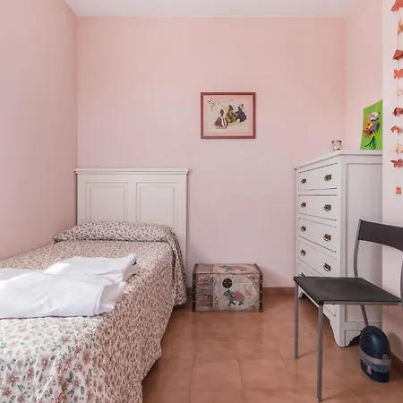 Pet Friendly In With Kitchen Правия