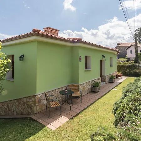 Pet Friendly In With Kitchen Правия